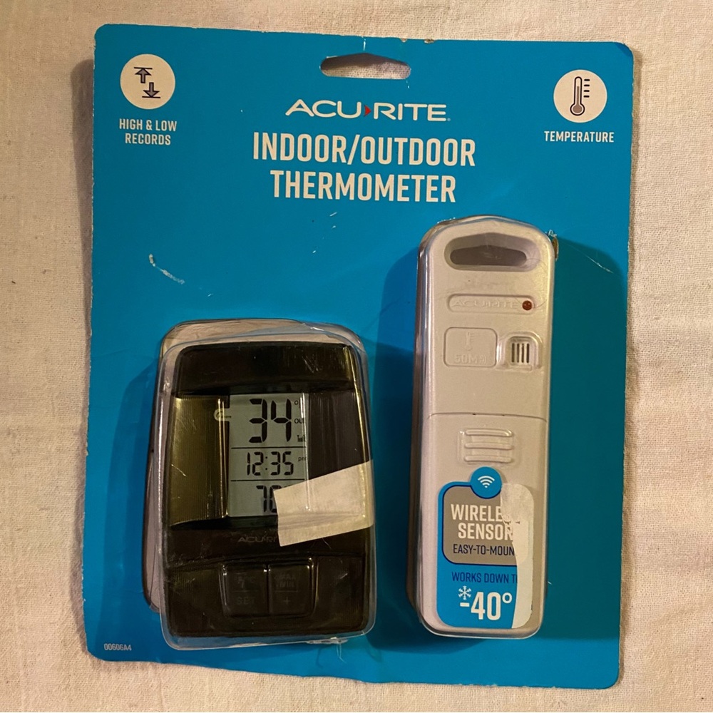 AcuRite Indoor/Outdoor Wireless Thermometer with Clock 006060A4